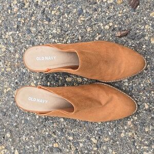 Old Navy heeled mules size 6.5